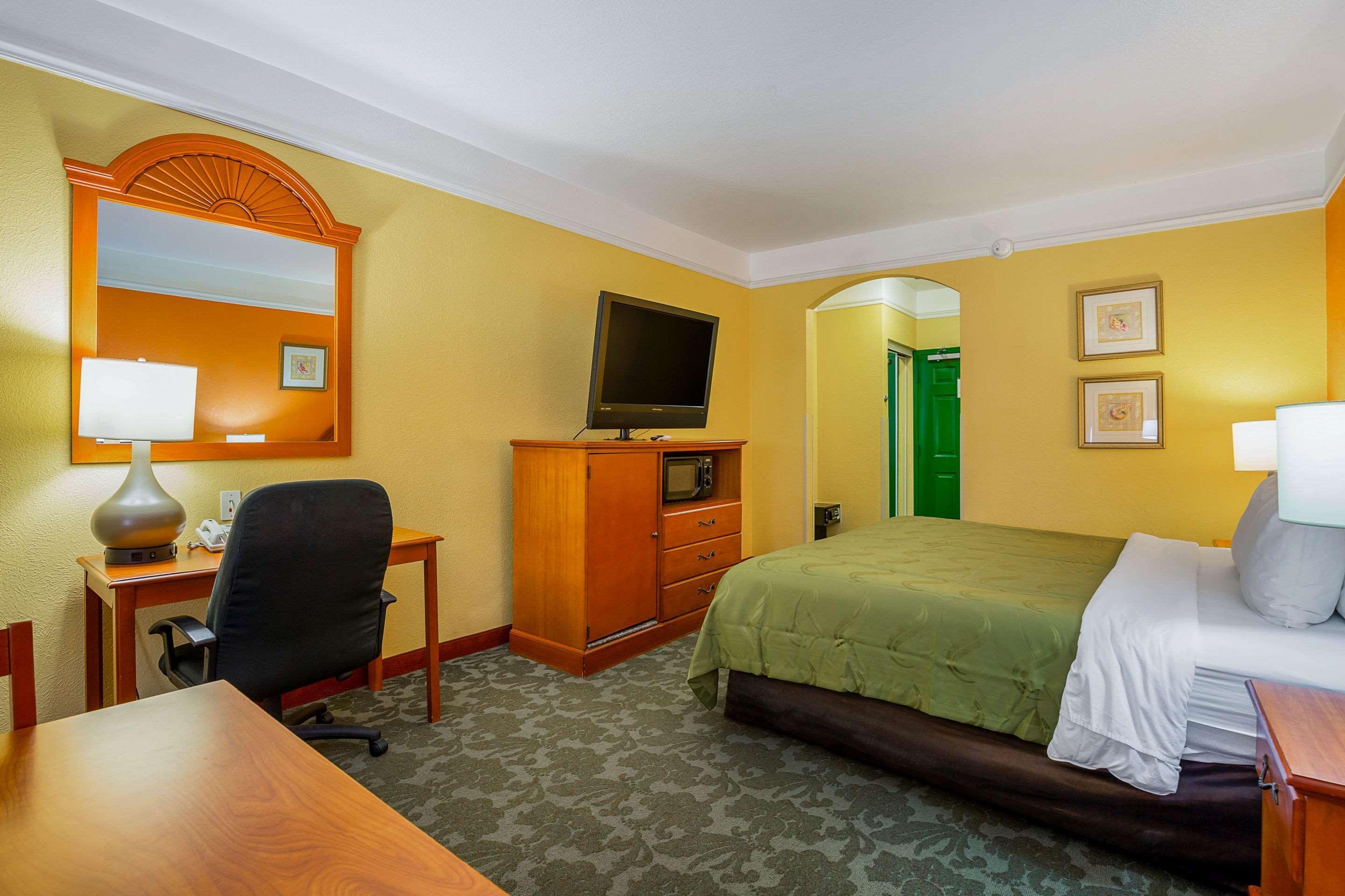 Quality Inn & Suites Galveston - Beachfront Exterior photo