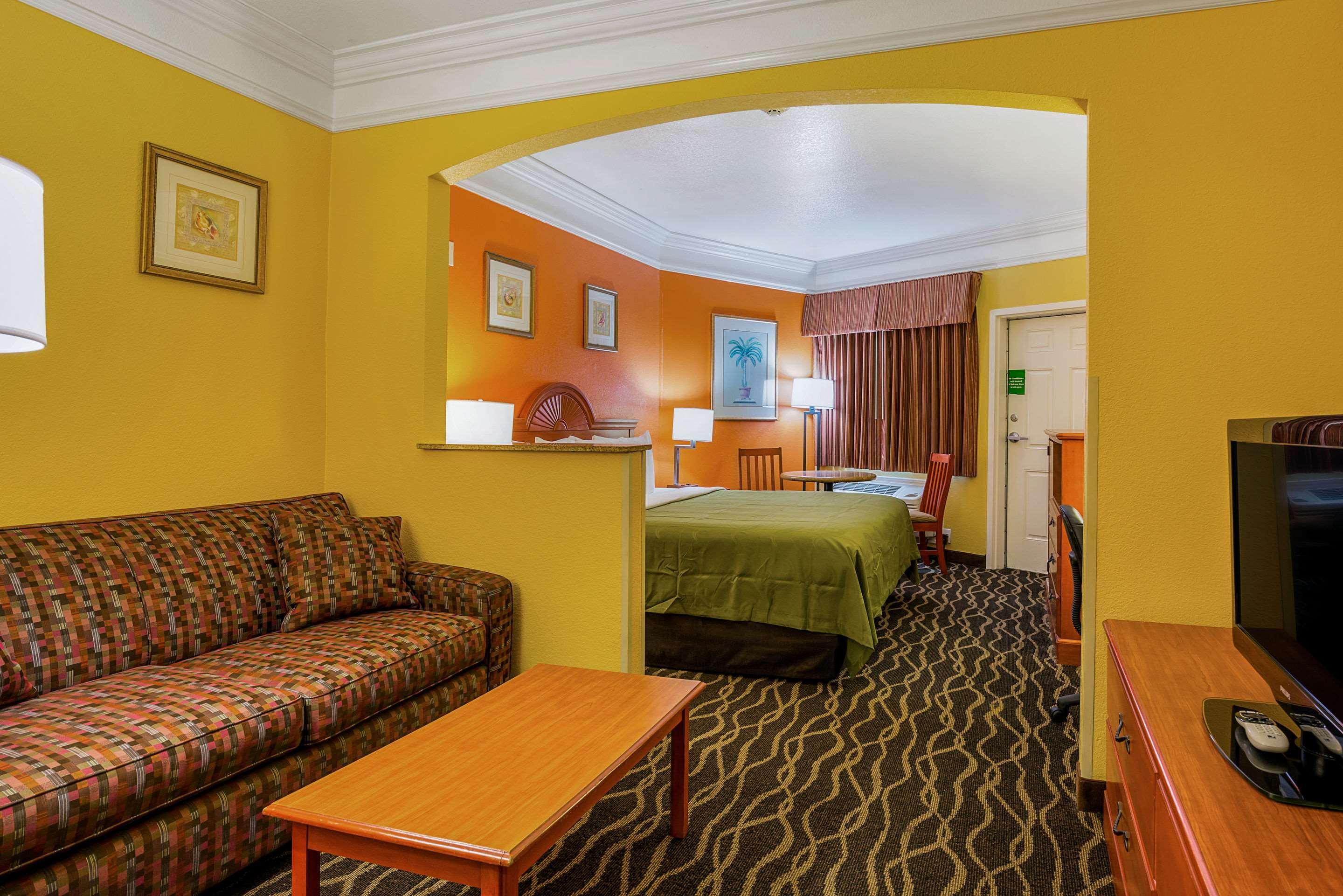 Quality Inn & Suites Galveston - Beachfront Exterior photo