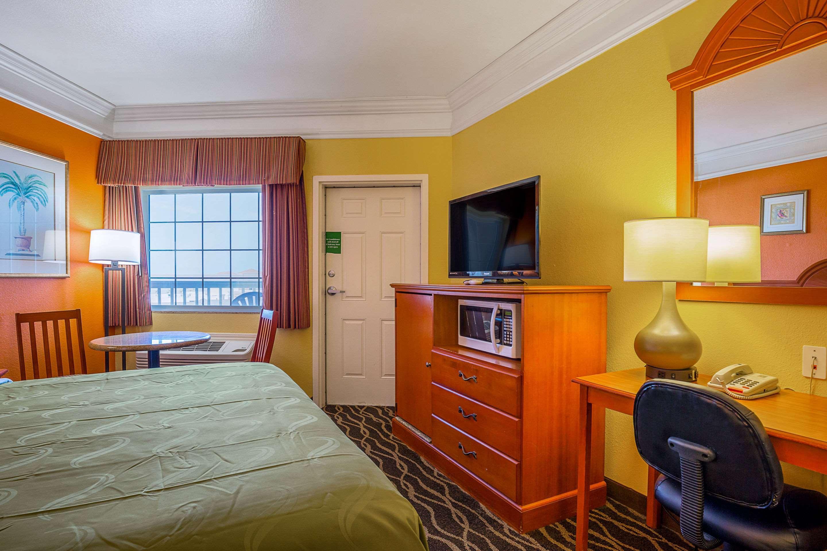 Quality Inn & Suites Galveston - Beachfront Exterior photo