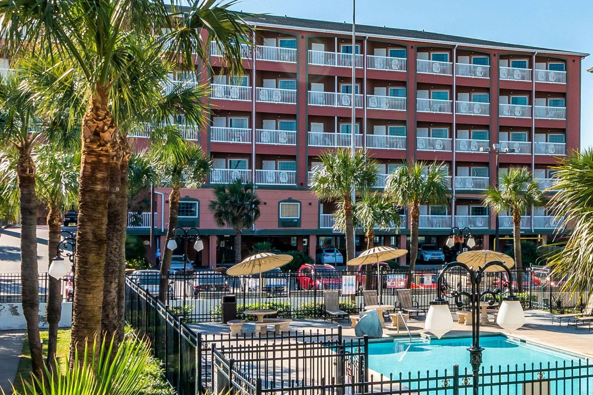 Quality Inn & Suites Galveston - Beachfront Exterior photo