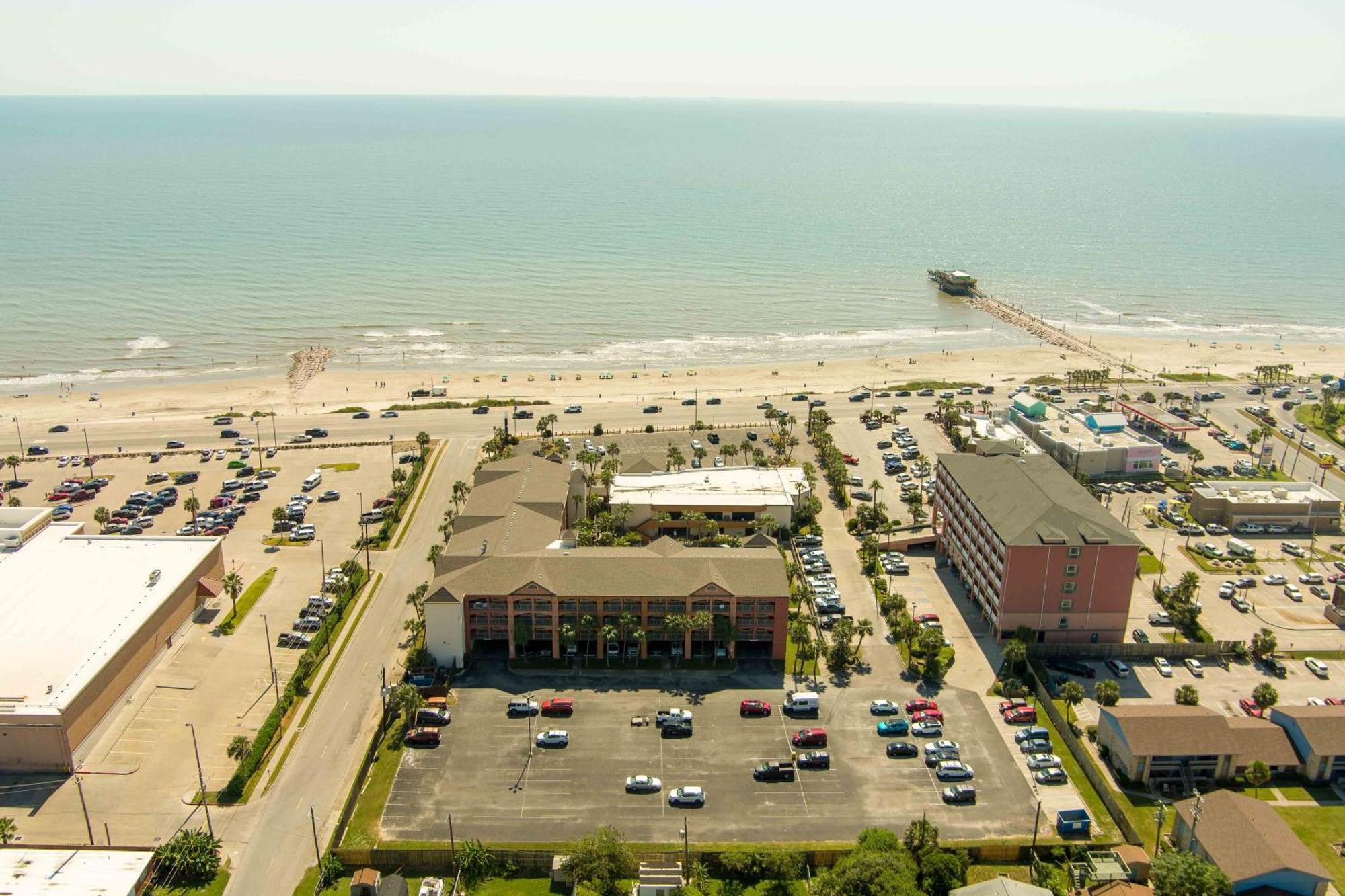 Quality Inn & Suites Galveston - Beachfront Exterior photo